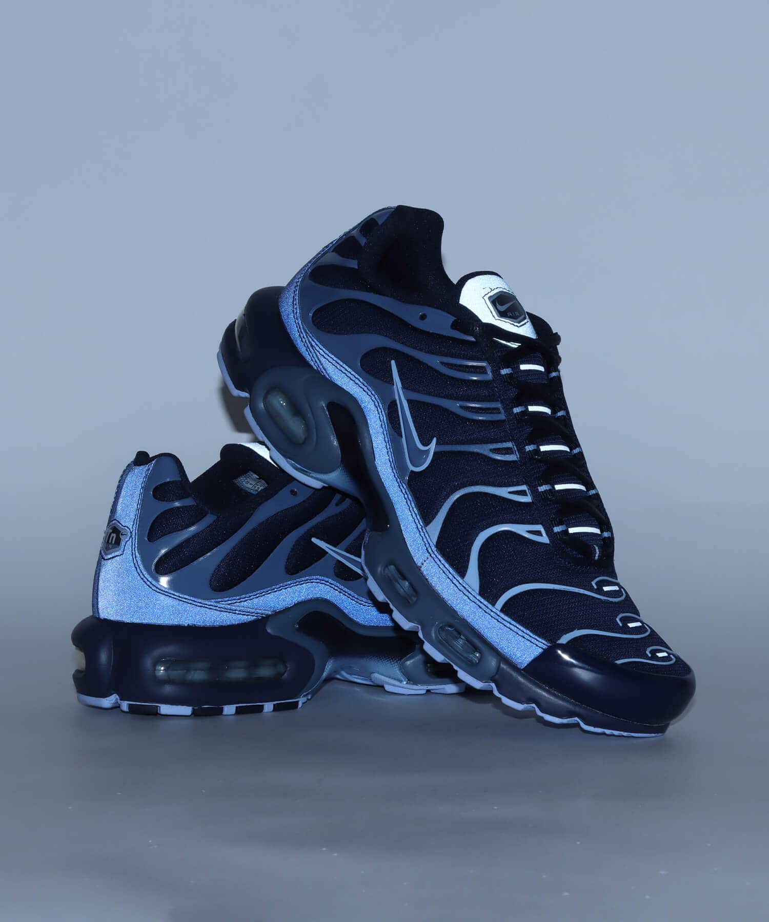 NIKE AIR MAX PLUS OBSIDIAN/DIFFUSED BLUE-ALUMINUMの画像