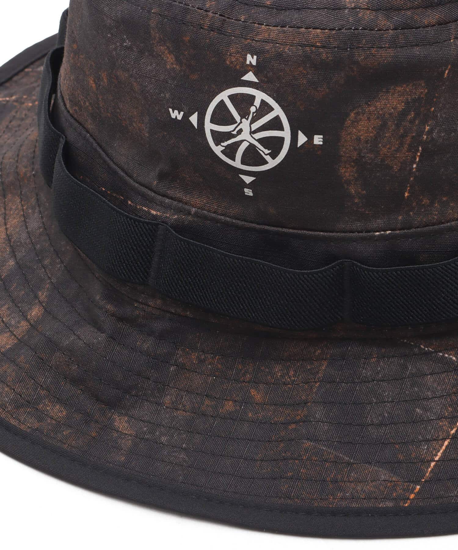 JORDAN BRAND U J APEX UTLTY BUCKET AOP HM WHITEの画像