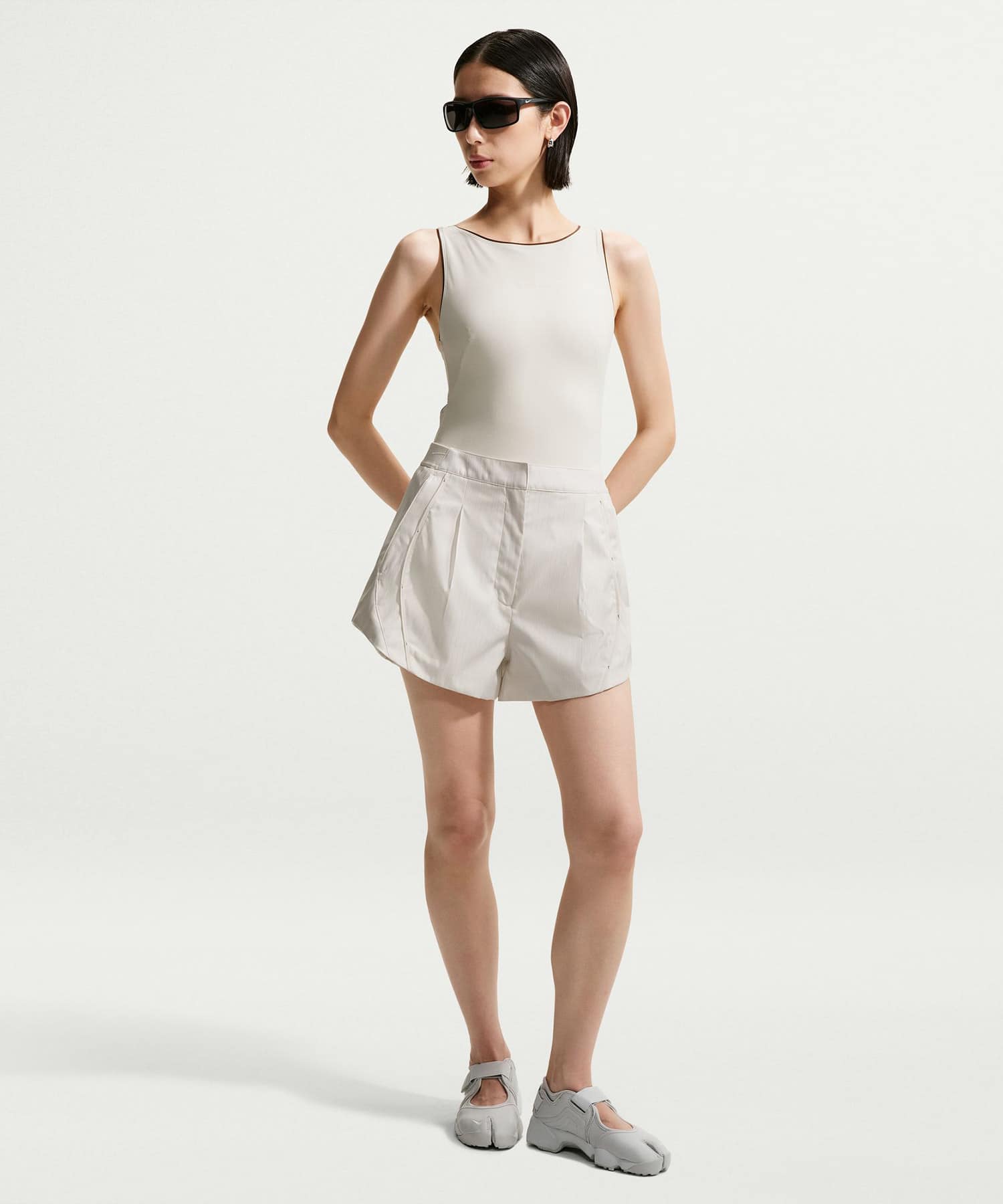 NIKE W NRG NK Dri-FIT WOVEN SHORT OFFWHITEの画像