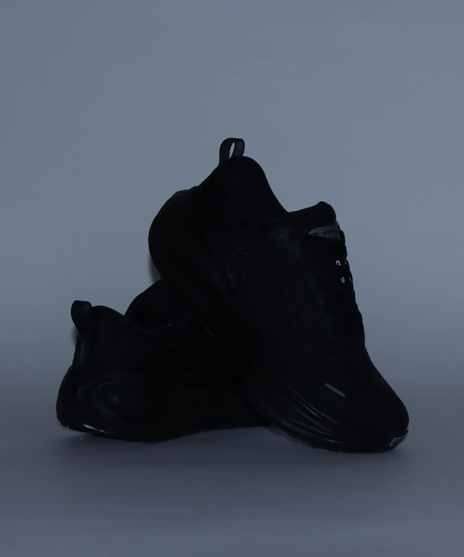 NIKE NIKE VOMERO PLUS QS BLACK/BLACK-ANTHRACITEの画像