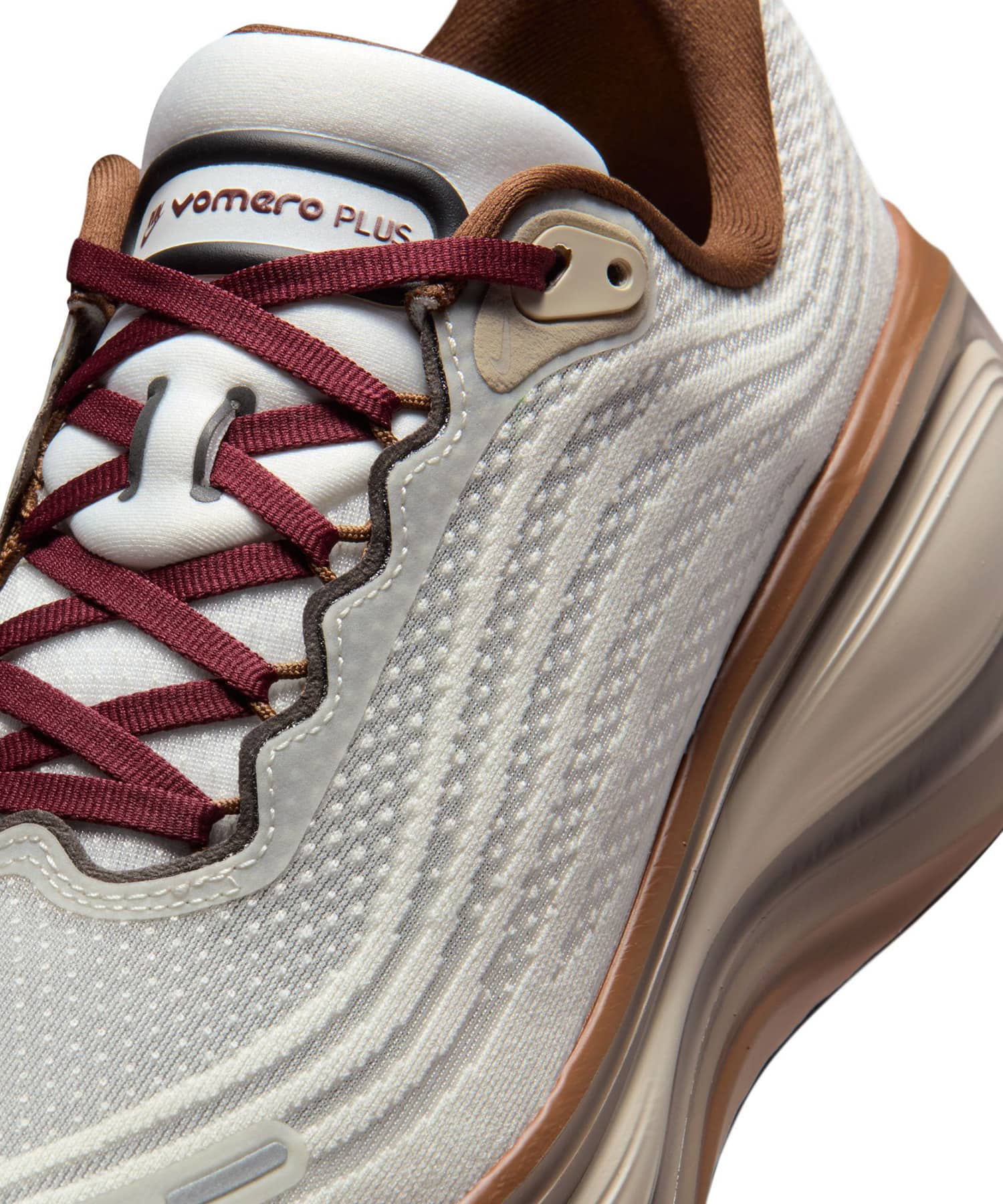 NIKE VOMERO PLUS QS SAIL/PECAN-CALDERA BROWN-BLACKの画像