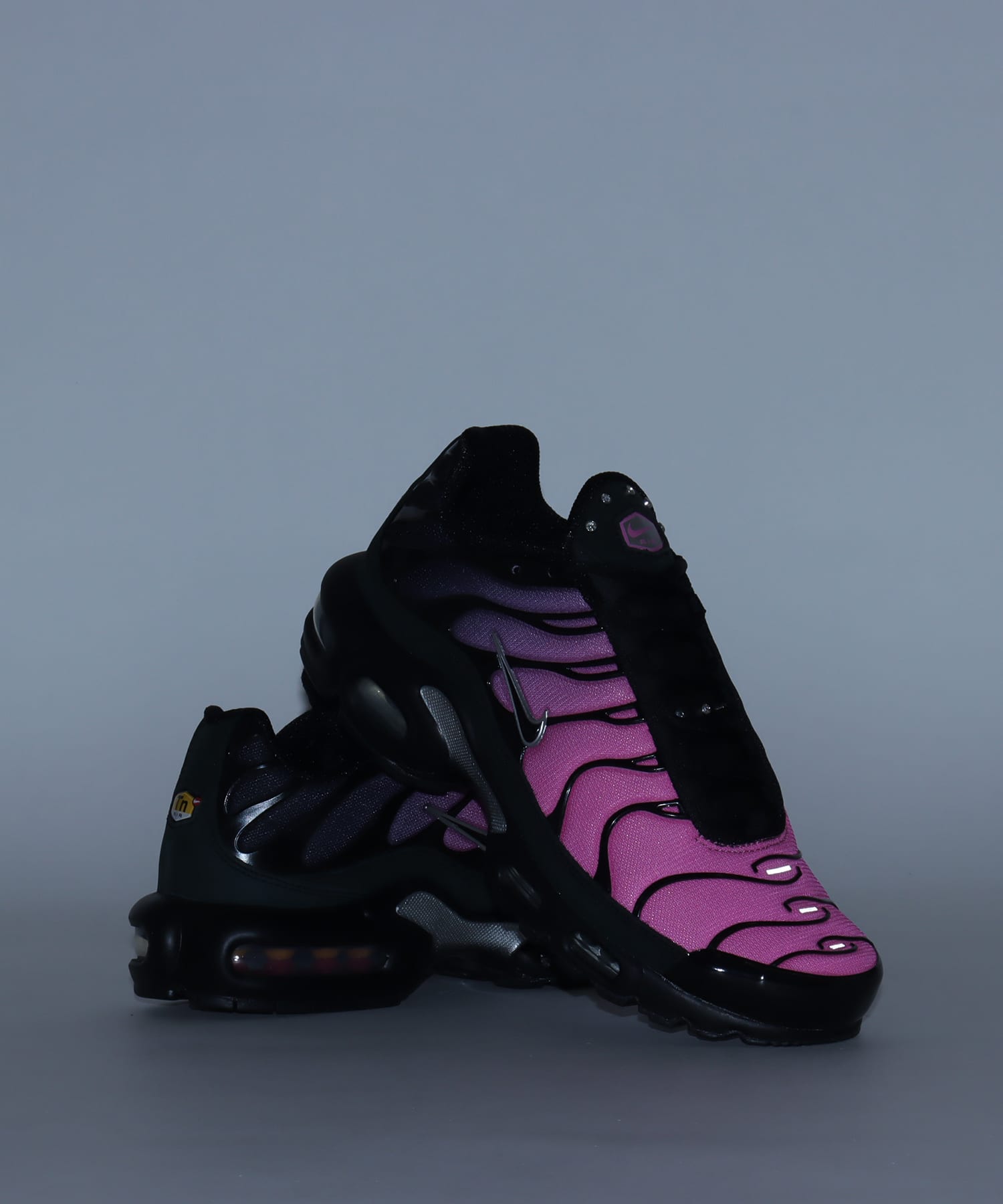 NIKE W AIR MAX PLUS BLACK/PEONY-METALLIC SILVERの画像