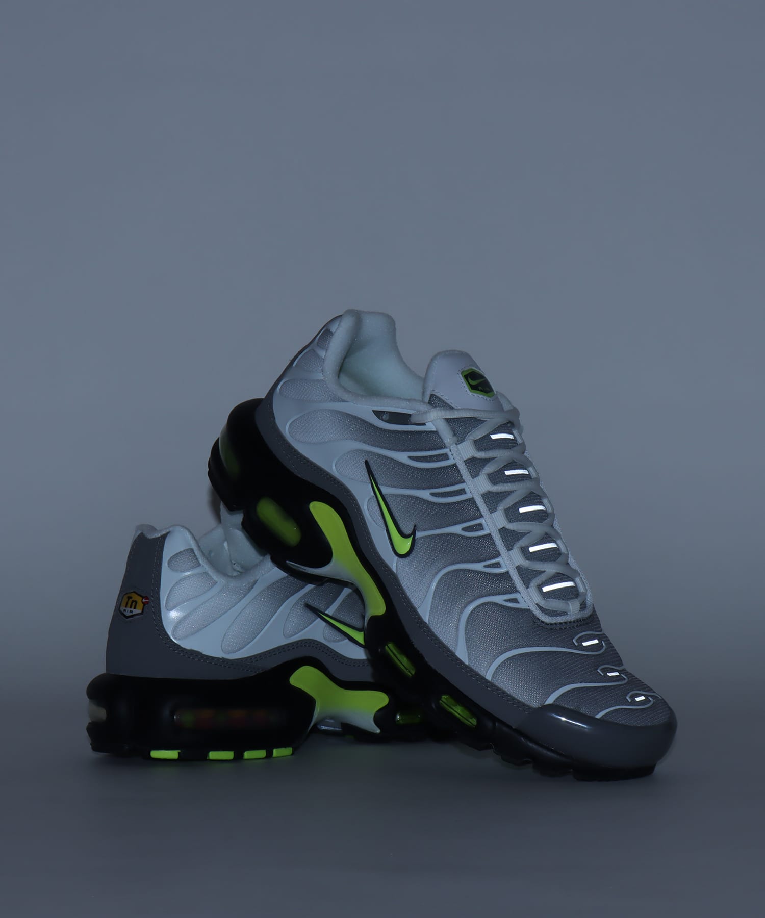 NIKE AIR MAX PLUS WHITE/NEON YELLOW-PEARL GREY-BLACKの画像