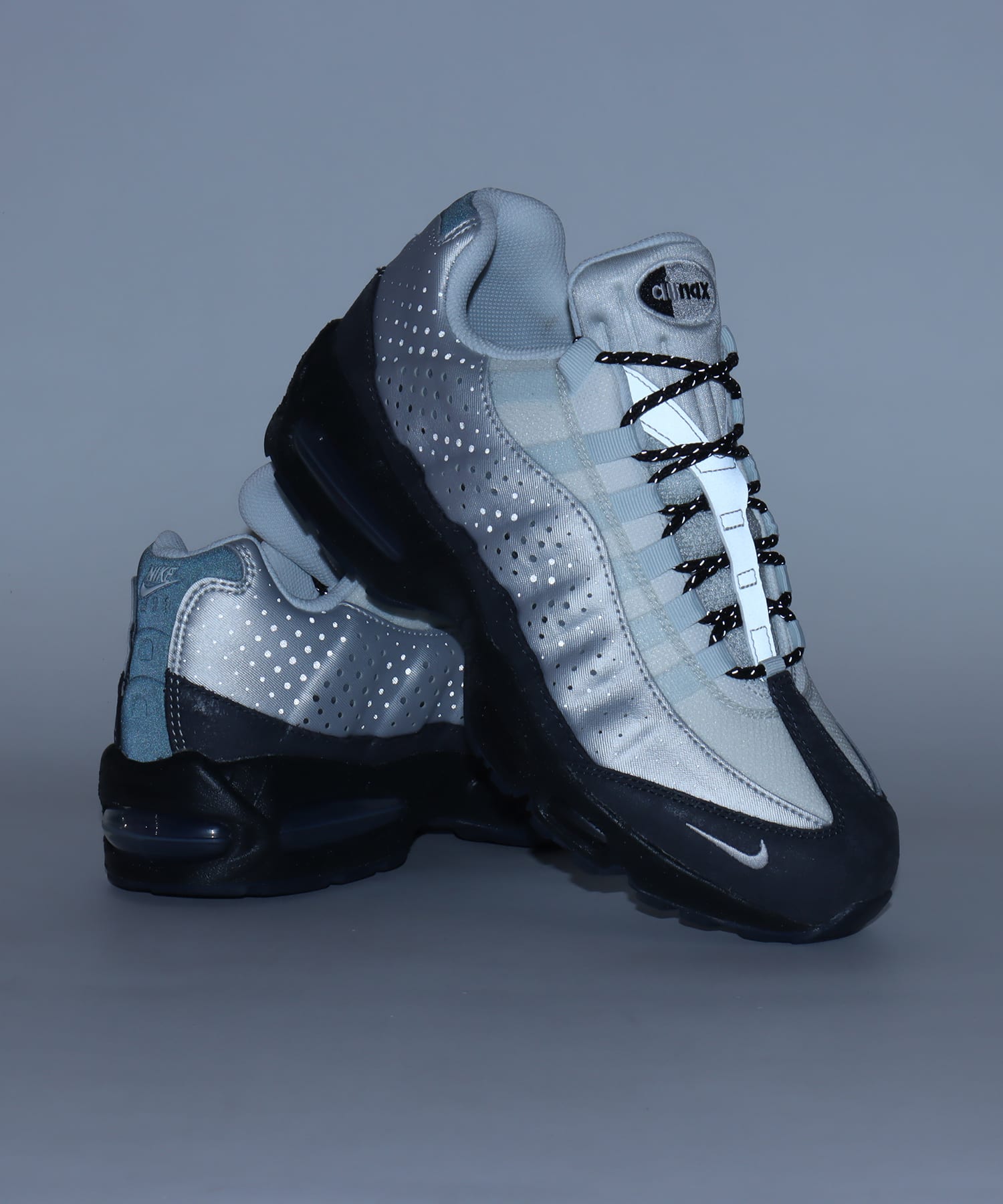 NIKE AIR MAX 95 BIG BUBBLE SE PHOTON DUST/METALLIC SILVERの画像