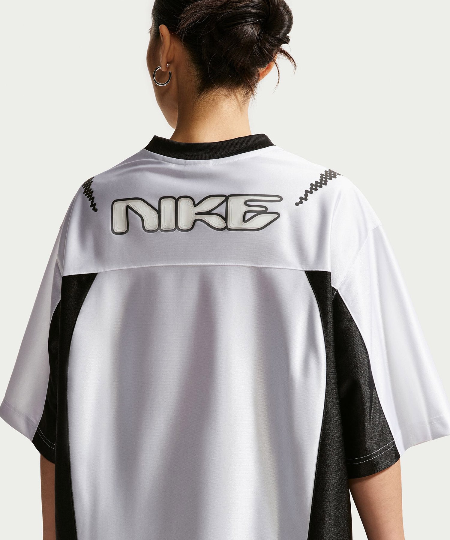 NIKE AS W NK STREET GFX JERSEY WHITEの画像