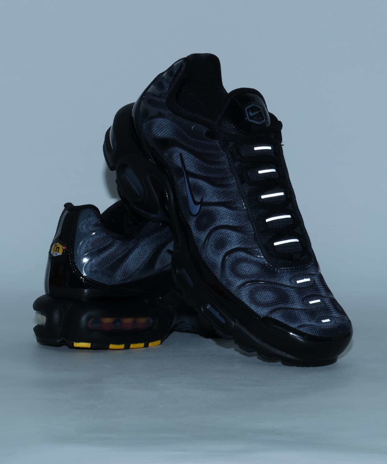 NIKE AIR MAX PLUS COOL BLACK/DIFFUSED BLUE-COOL GREYの画像