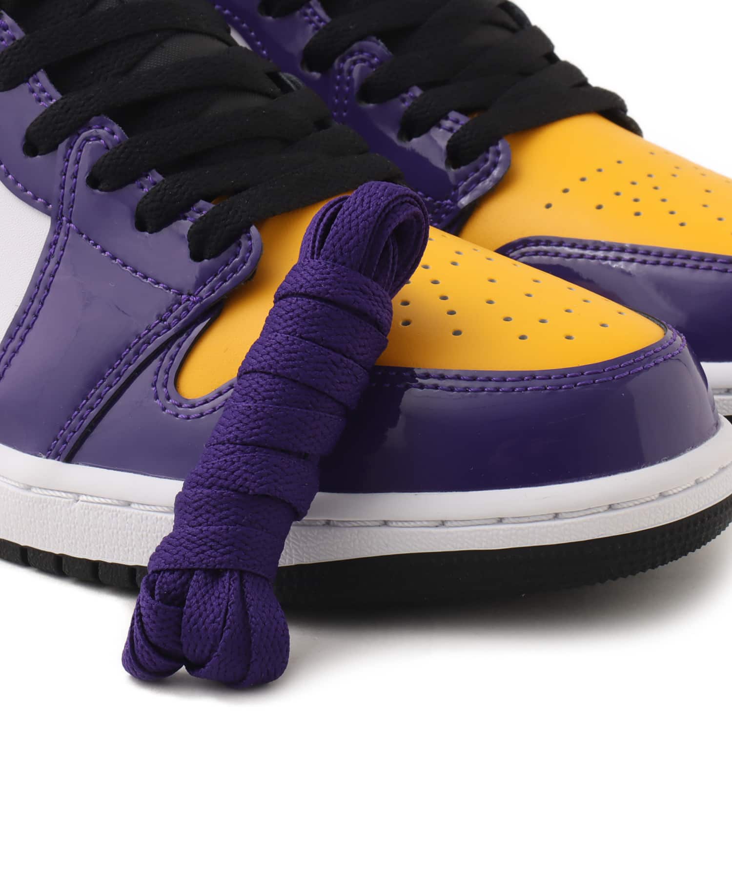 JORDAN BRAND AIR JORDAN 1 LOW SE COURT PURPLE/UNIVERSITY GOLD-WHITE-BLACKの画像