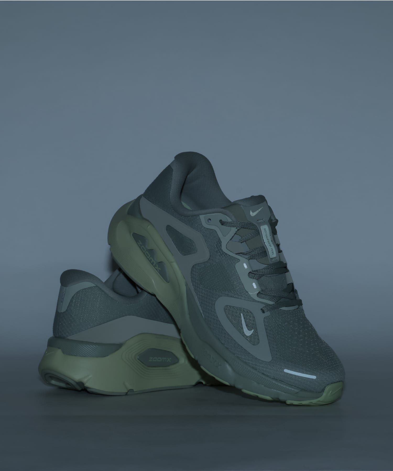 NIKE STRUCTURE PLUS QS SPRUCE FOG/OLIVE AURAの画像