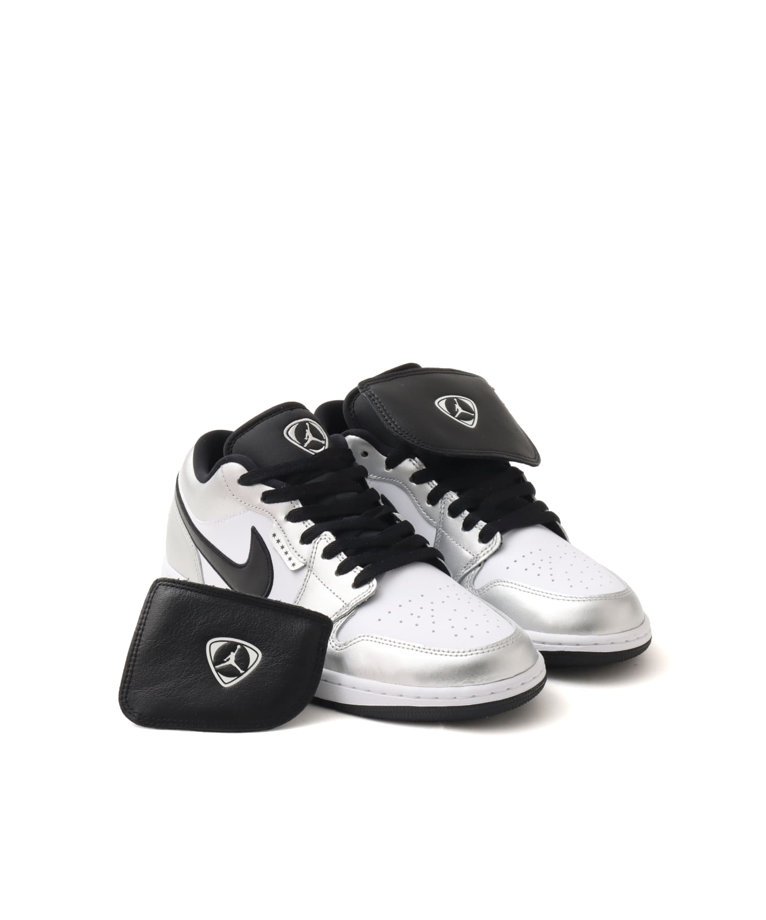 JORDAN BRAND AIR JORDAN 1 LOW SE WHITE/BLACK-WHITE-METALLIC SILVERの画像