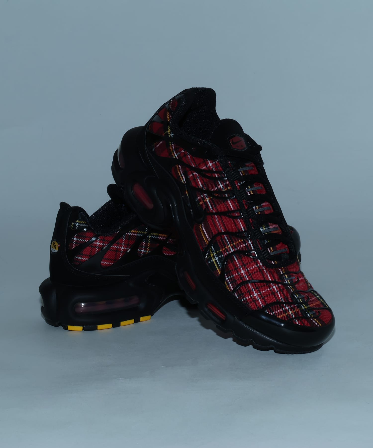 NIKE WMNS AIR MAX PLUS TOUGH RED/BLACK-WHITE-YELLOW OCHREの画像