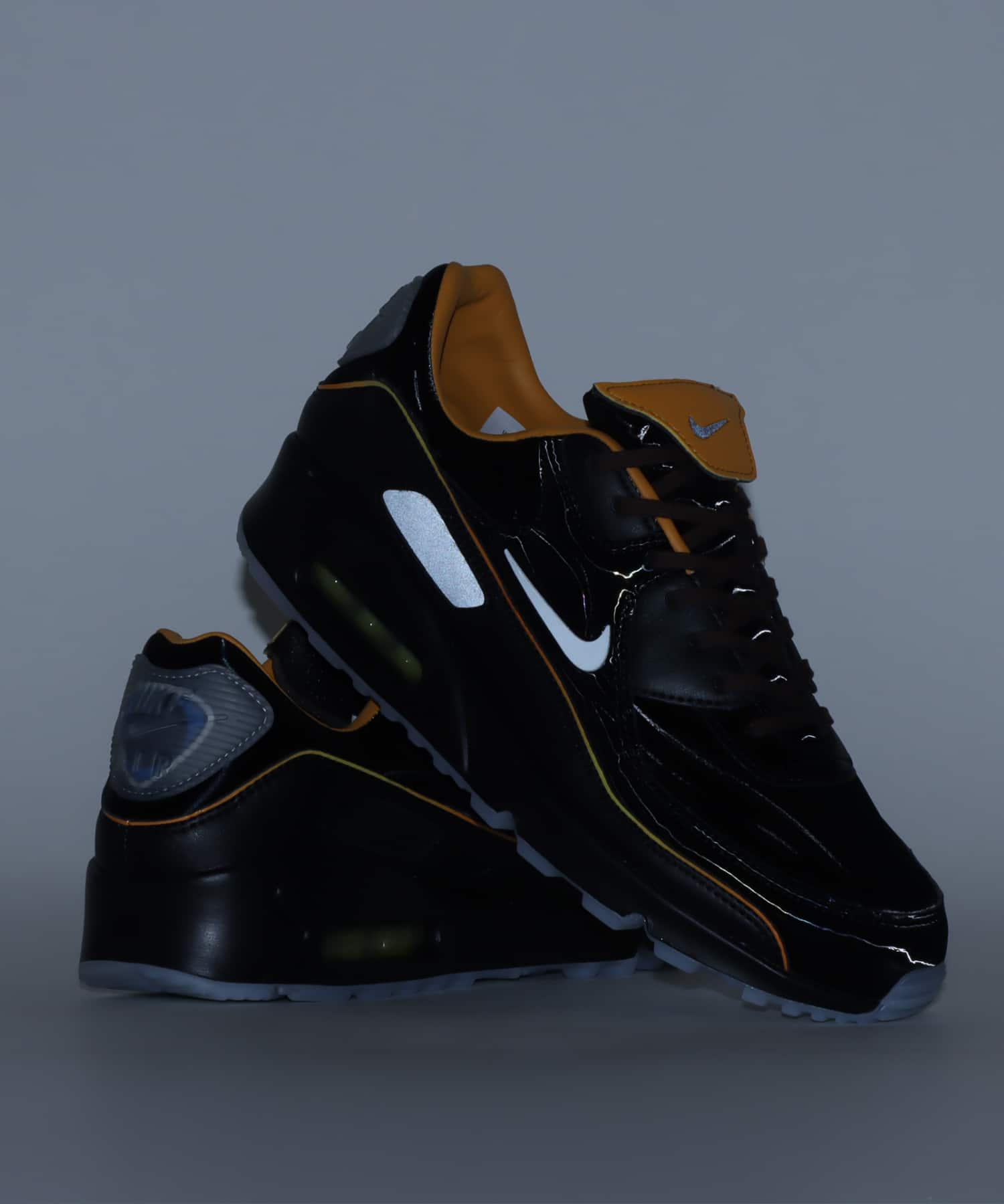 NIKE AIR MAX 90 SE BLACK/WHITE-GOLD LEAF-PEARの画像