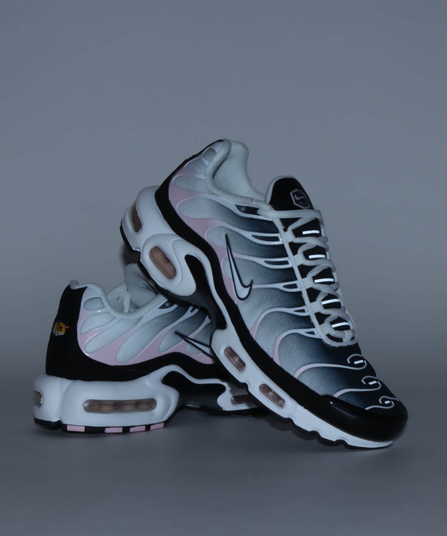 NIKE AIR MAX PLUS BLACK/WHITE-ANTHRACITE-PINK FOAMの画像