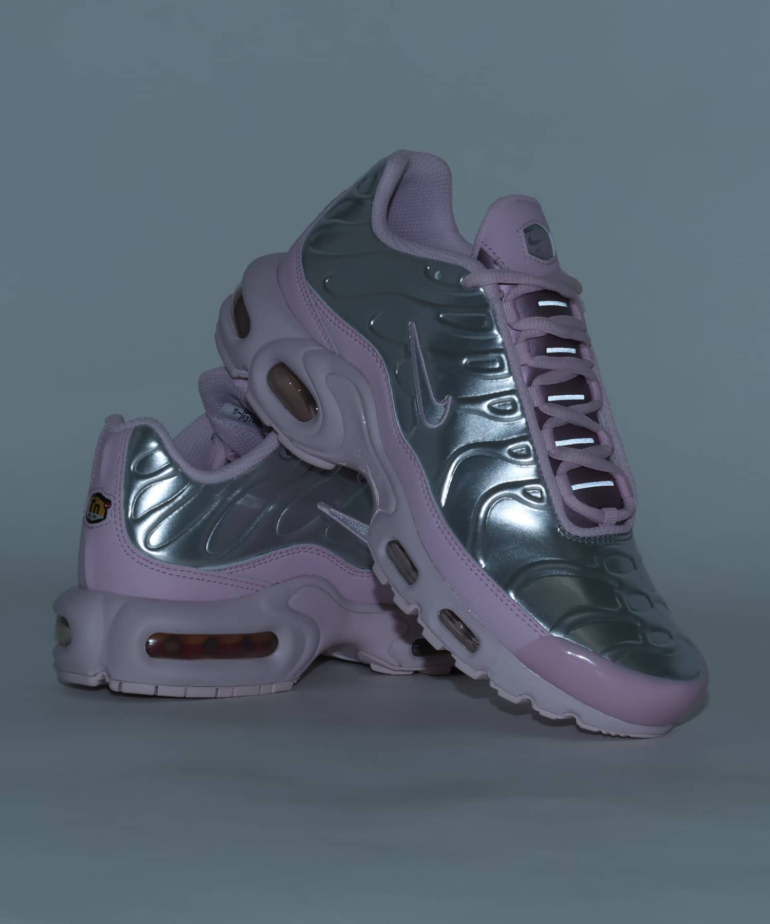 NIKE W AIR MAX PLUS METALLIC PINK FOAM/WOLF GREY-MTLC SILVERの画像