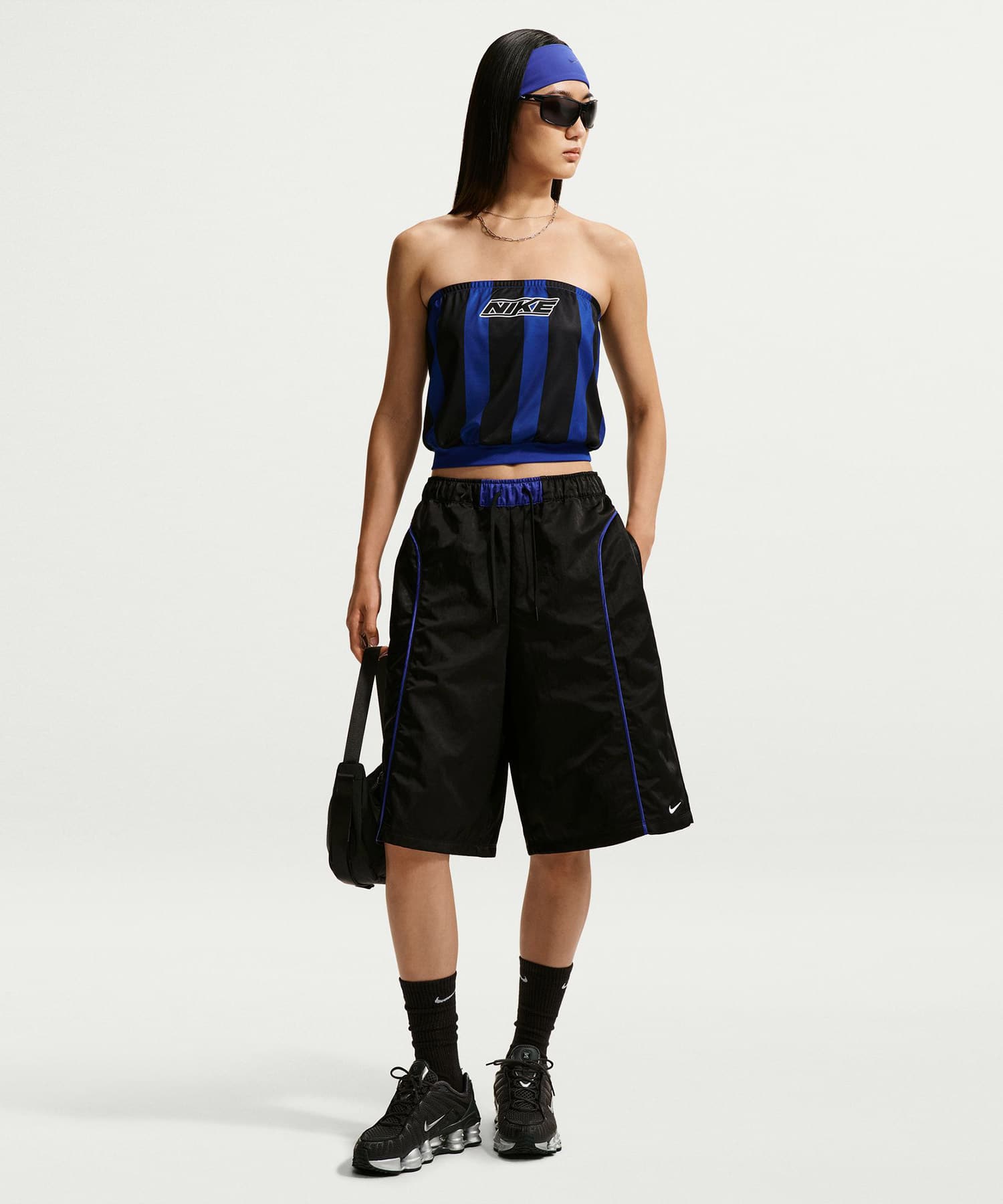 NIKE AS W NK NYLON KNEE LENGTH SHORT BLACKの画像