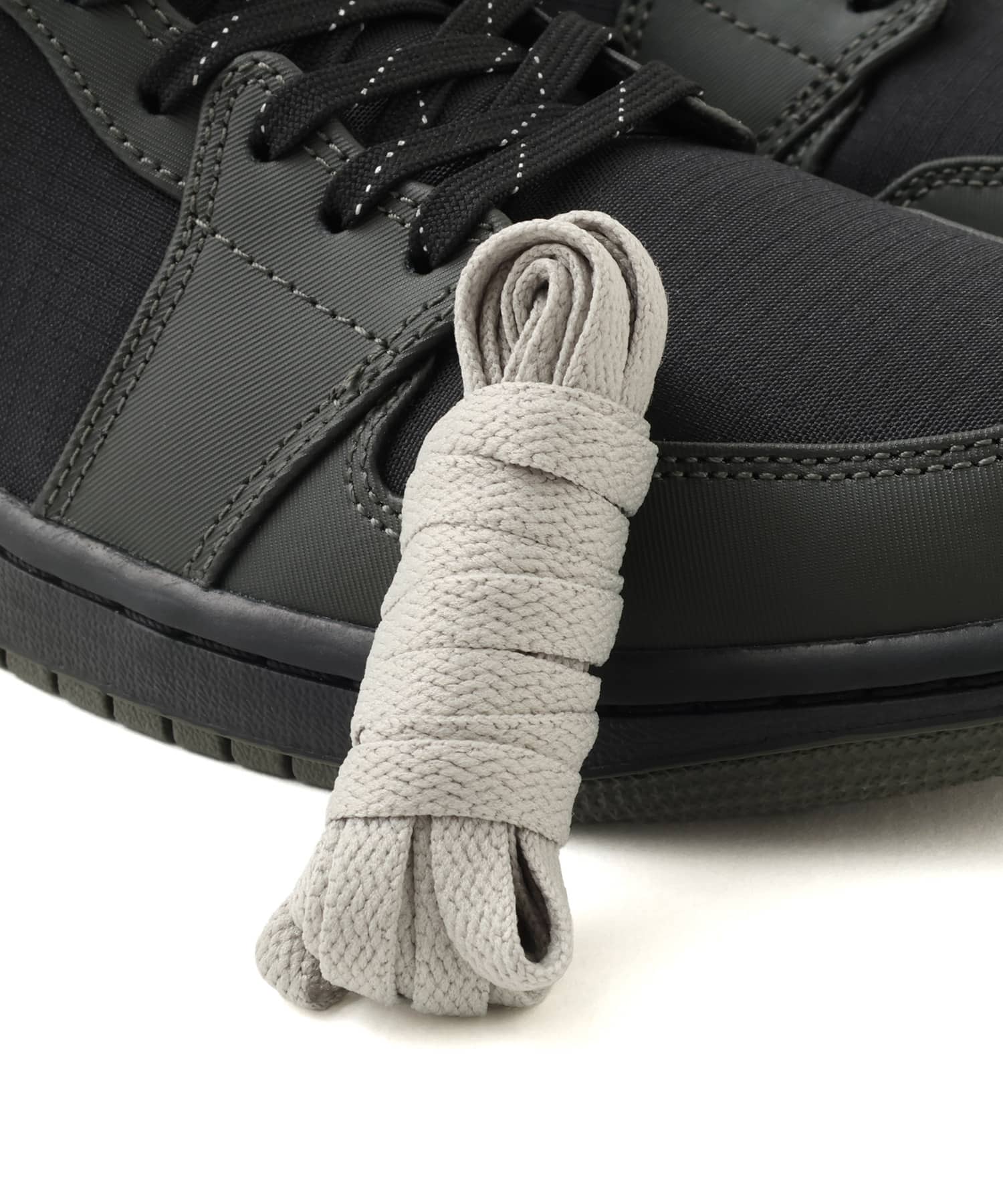 JORDAN BRAND AIR JORDAN 1 MID UTILITY BLACK/NEWSPRINT-SPRUCE FOG-REFLECT SILVERの画像