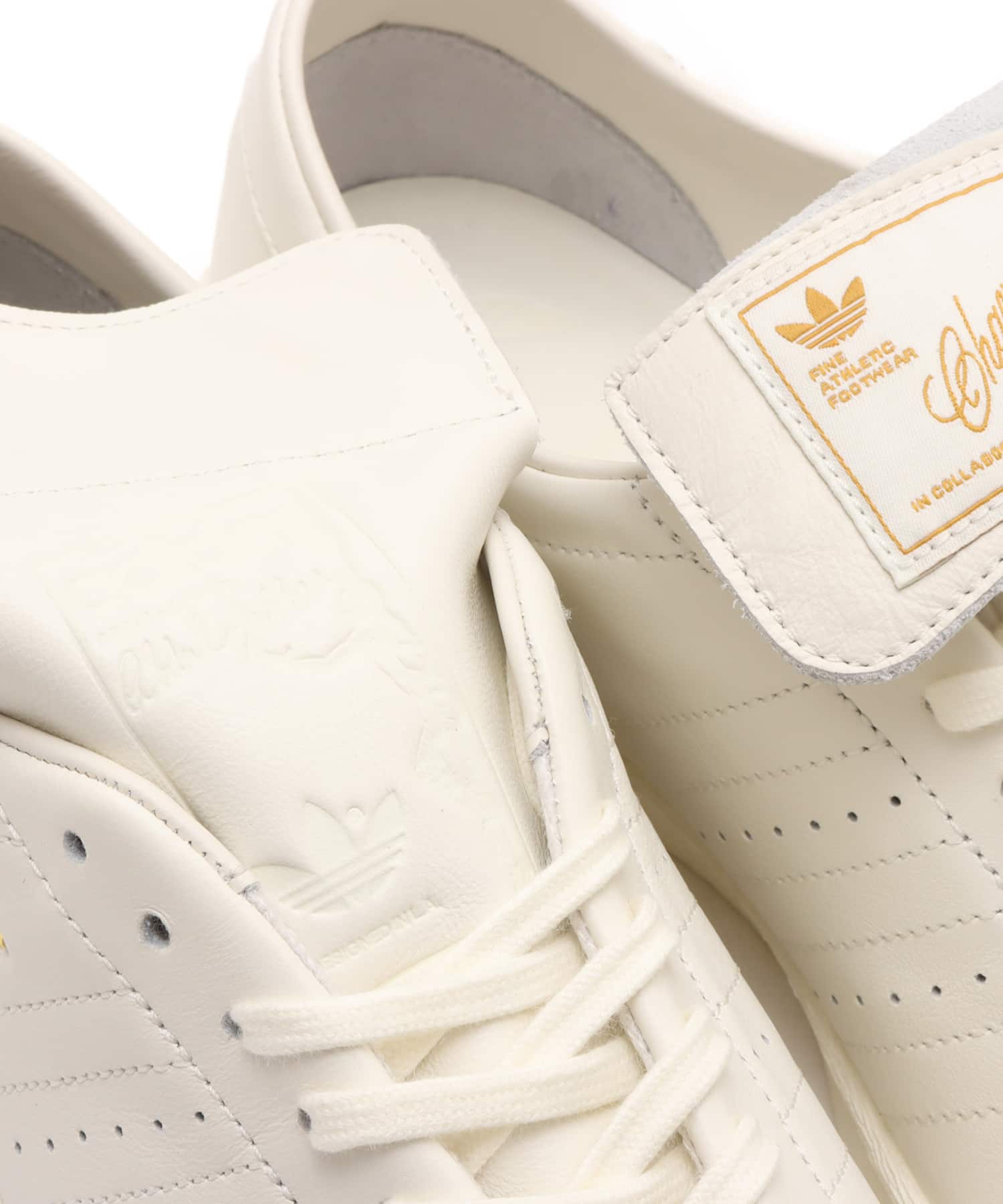 adidas CHAVARRIA JABBAR LOW OWHITE/OWHITE/GOLDMTの画像