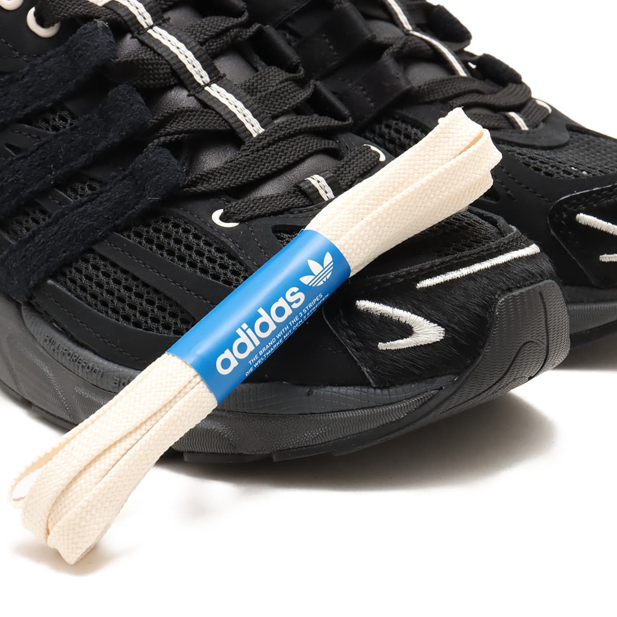adidas ADISTAR CUSHION SFTM CORE BLACK/CORE BLACK/CREAM WHITEの画像