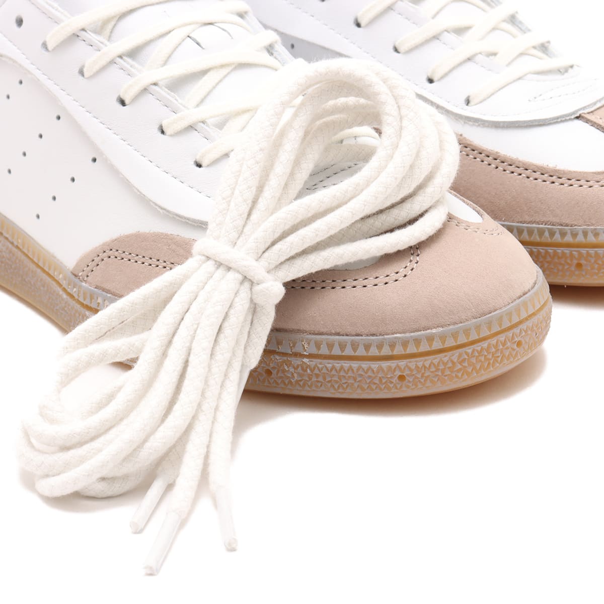 adidas HANDBALL SPEZIAL INVINCIBLE CRYSTAL WHITE/GRAY ONE/GUMの画像