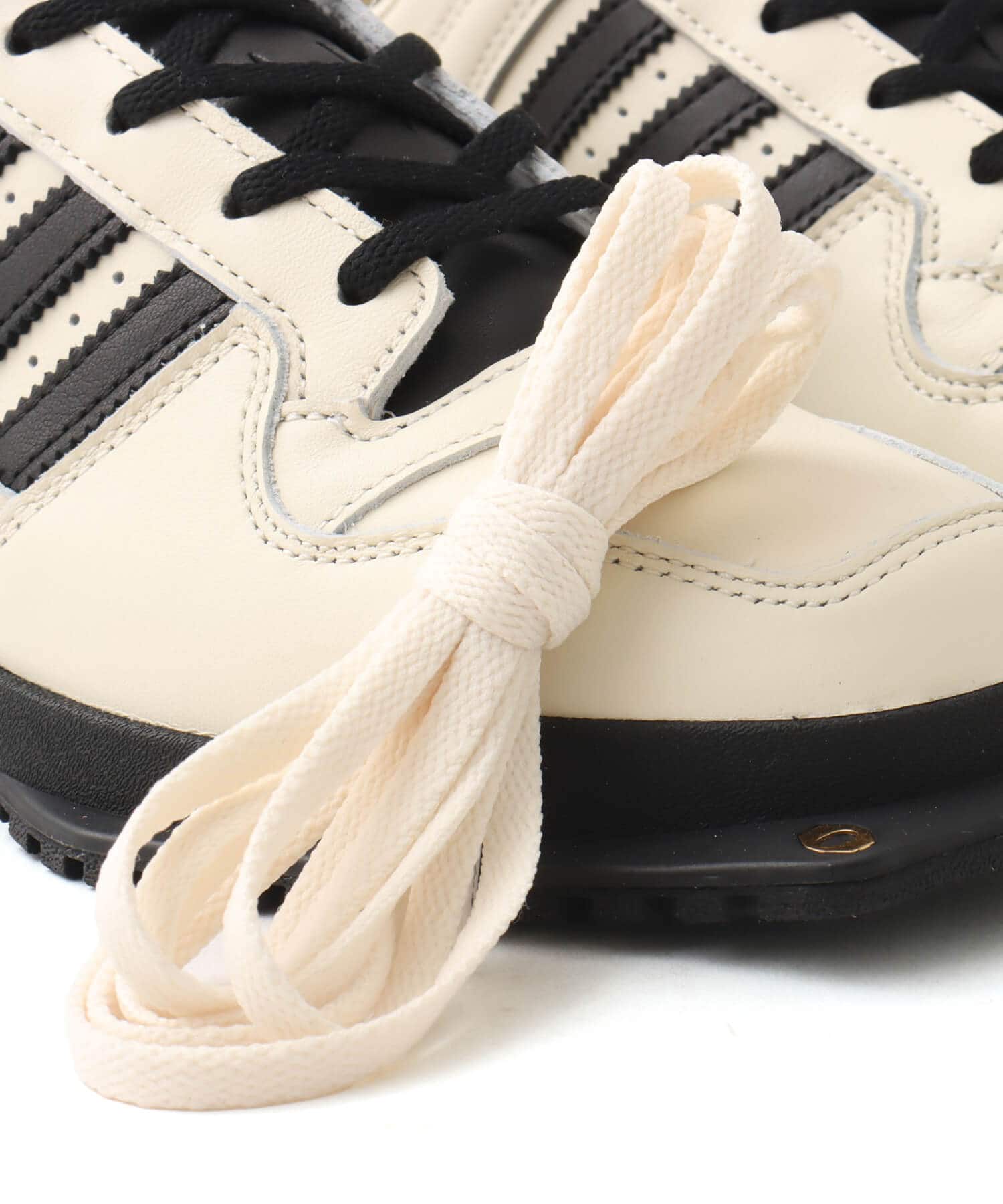 adidas FORUM SQ W CREWHT/CBLACK/GOLDMTの画像