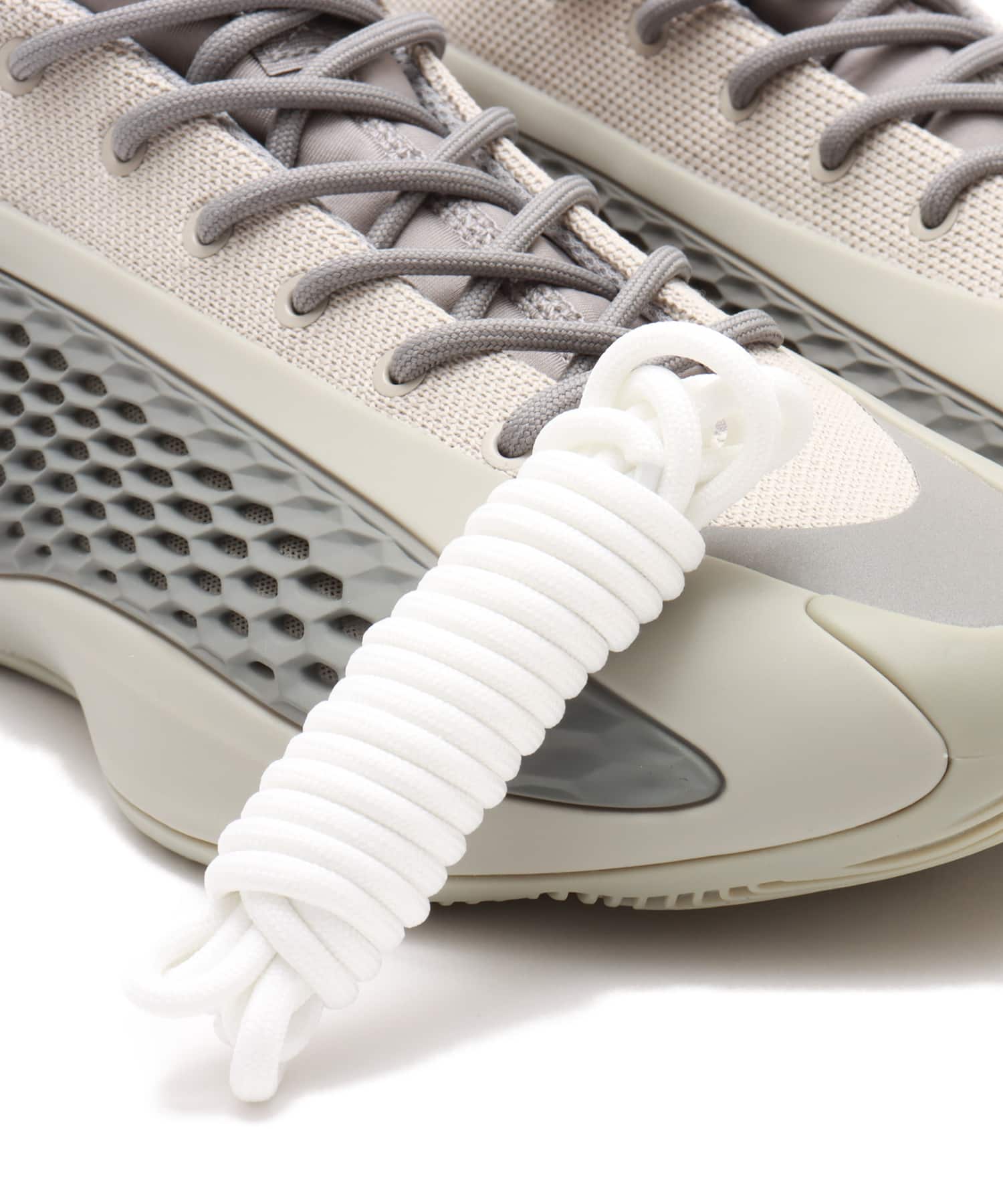 adidas ANTHONY EDWARDS 1 LOW METAL GRAY/DOVE GRAY/FOOT WEAR WHITEの画像