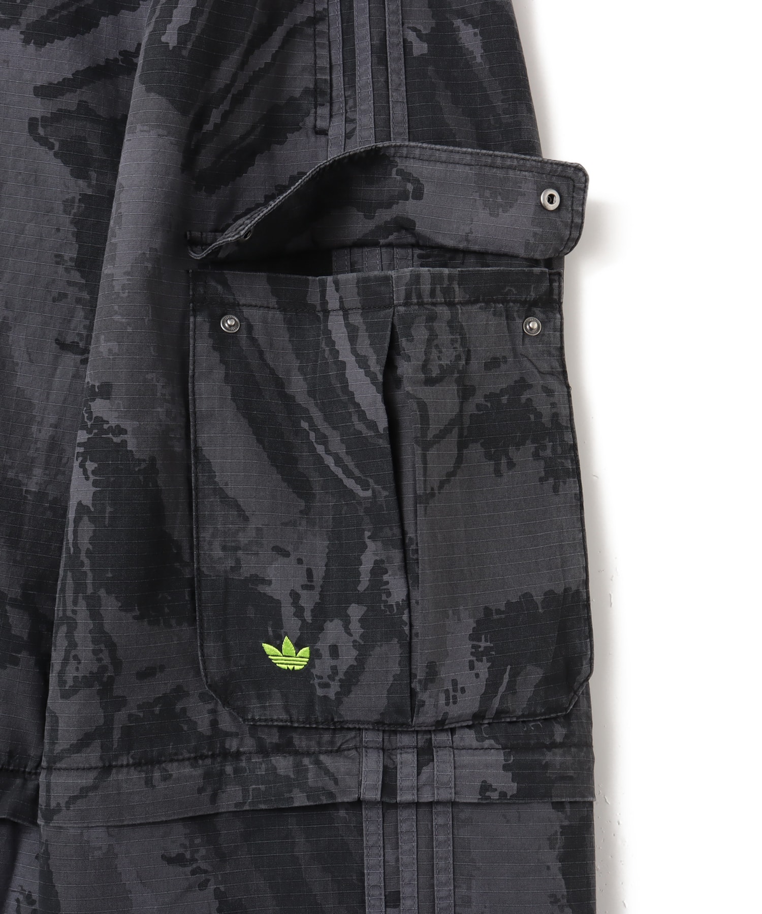 adidas ZIP-OFF CARGO PANTS マルチカラー/グレースリーの画像