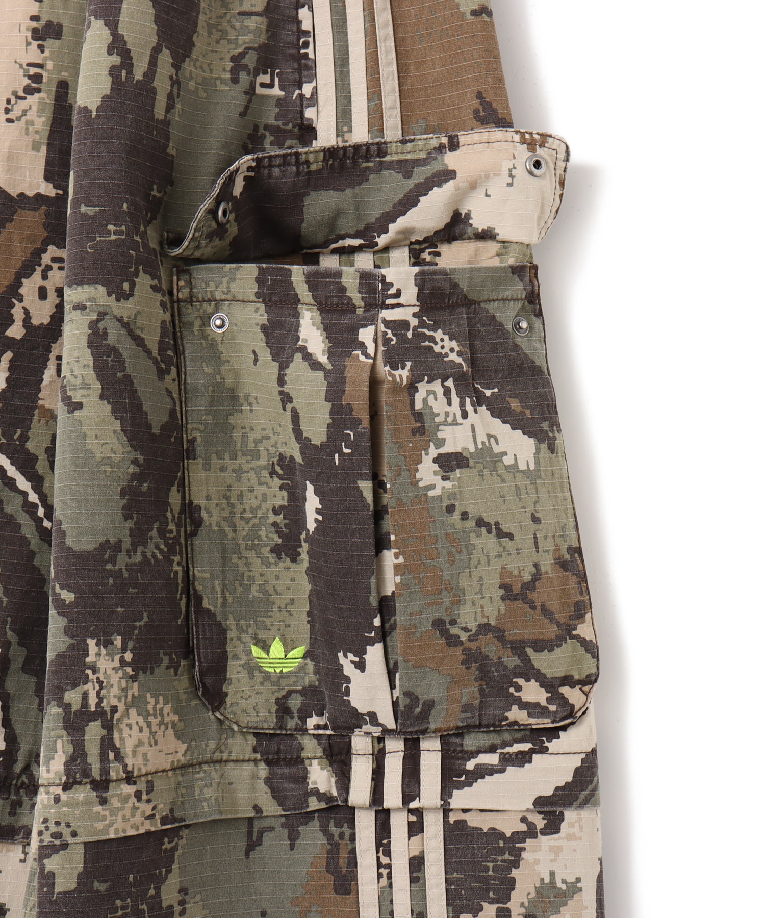 adidas ZIP-OFF CARGO PANTS マルチカラー/オービットグリーンの画像