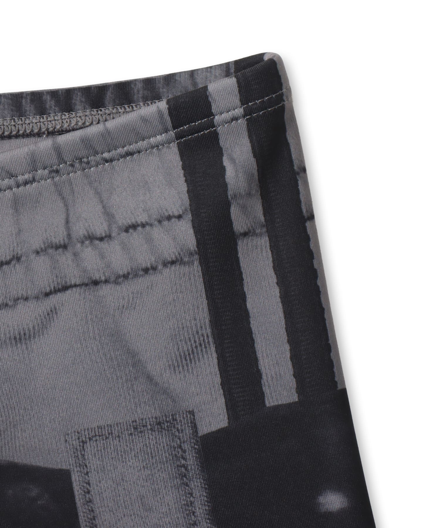 adidas BY AVAVAV PRINTED SHORTS ベタースカーレット/グレーフォーの画像