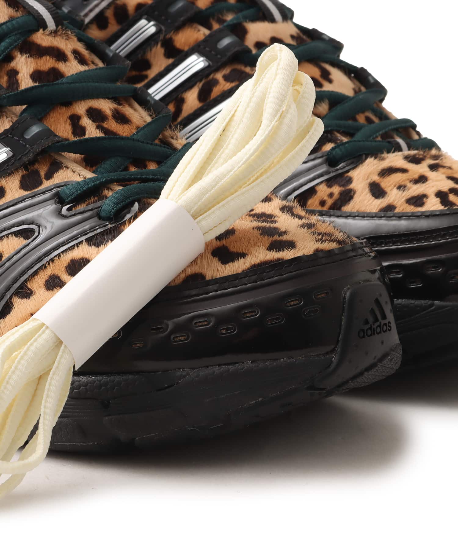 adidas ADISTAR CONTROL 5 W AURIVY/CBLACK/SILVMTの画像