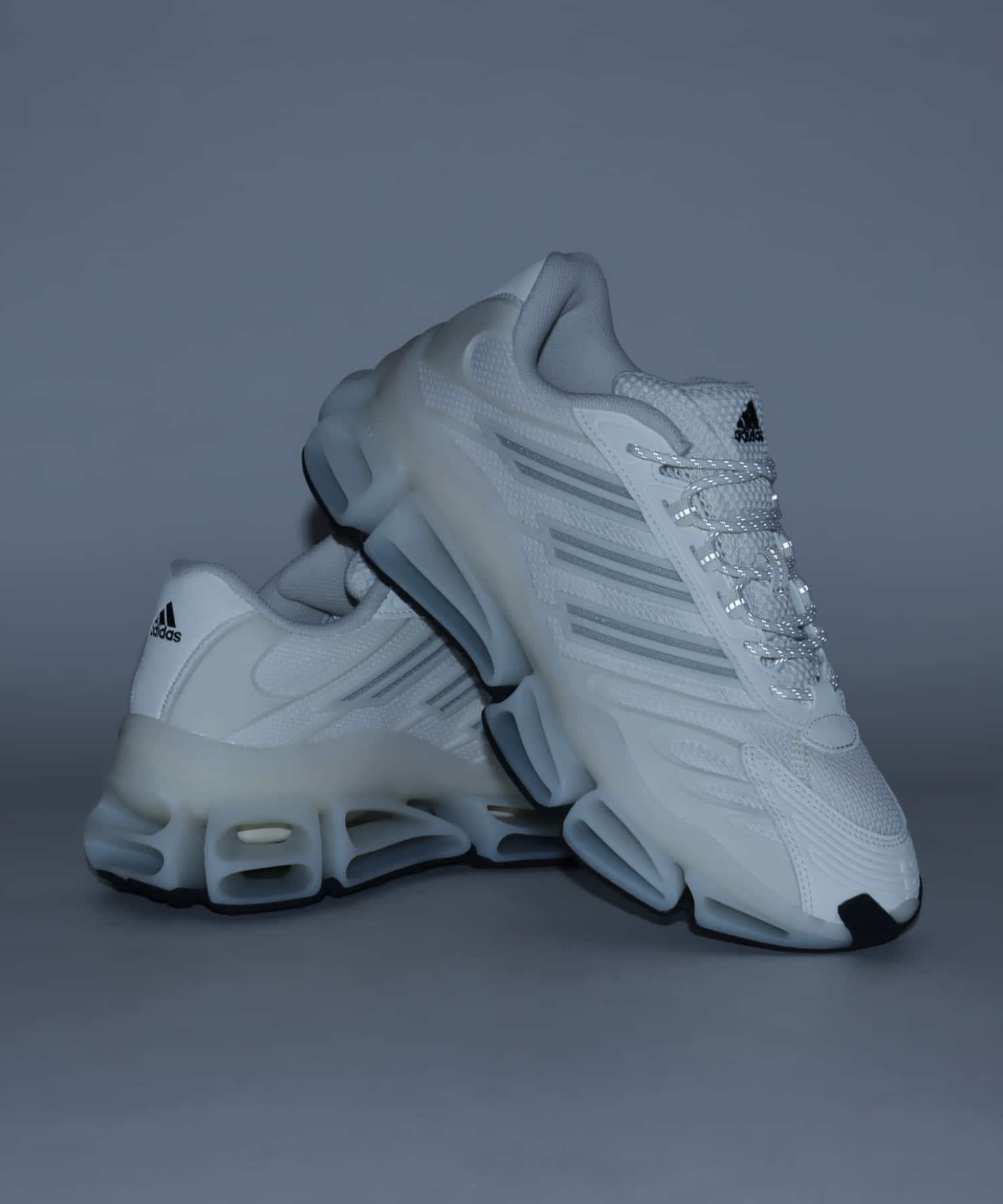 adidas MEGARIDE AG CLOWHI/CREWHT/CLOWHIの画像