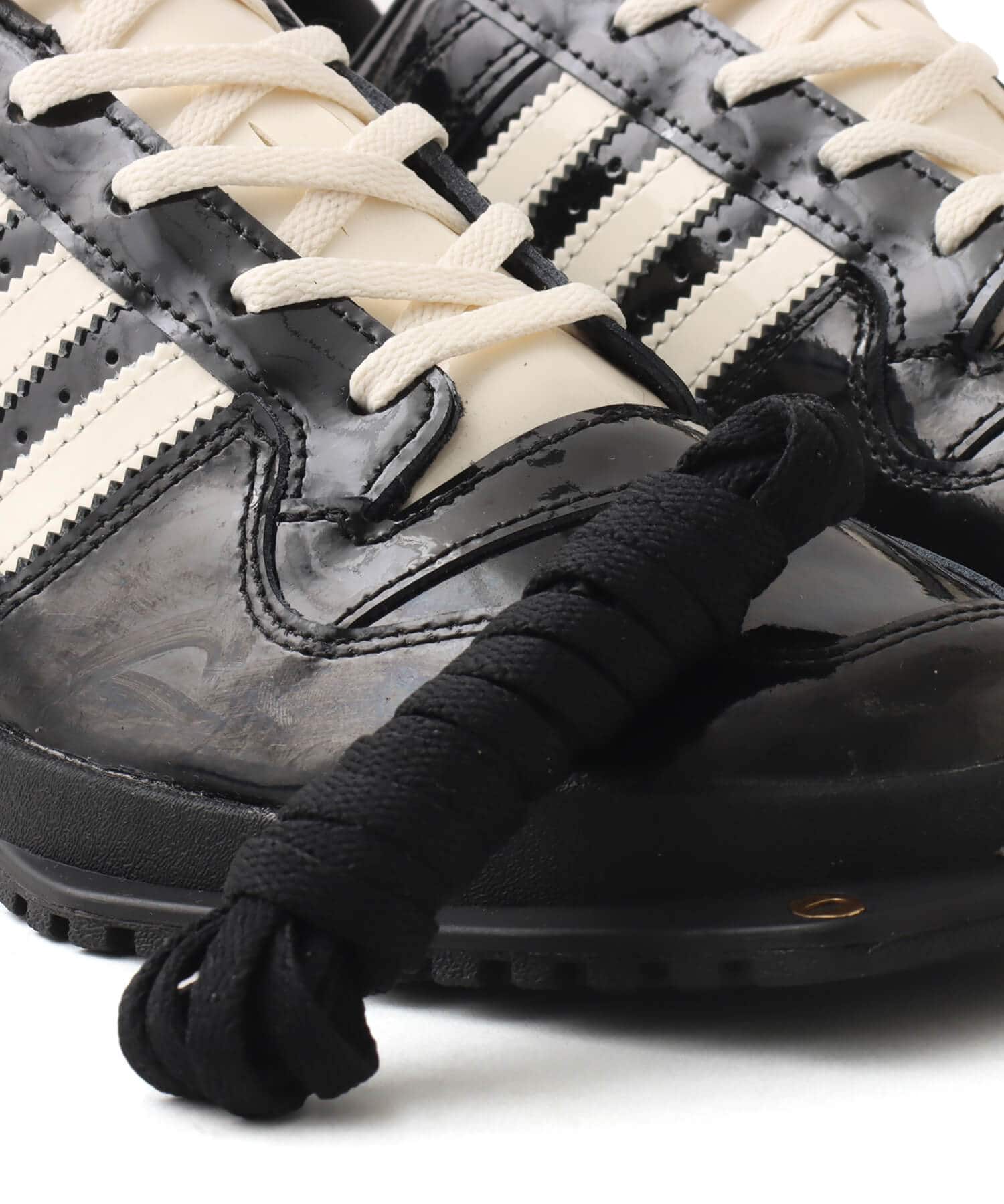 adidas FORUM SQ W CBLACK/CREWHT/GOLDMTの画像