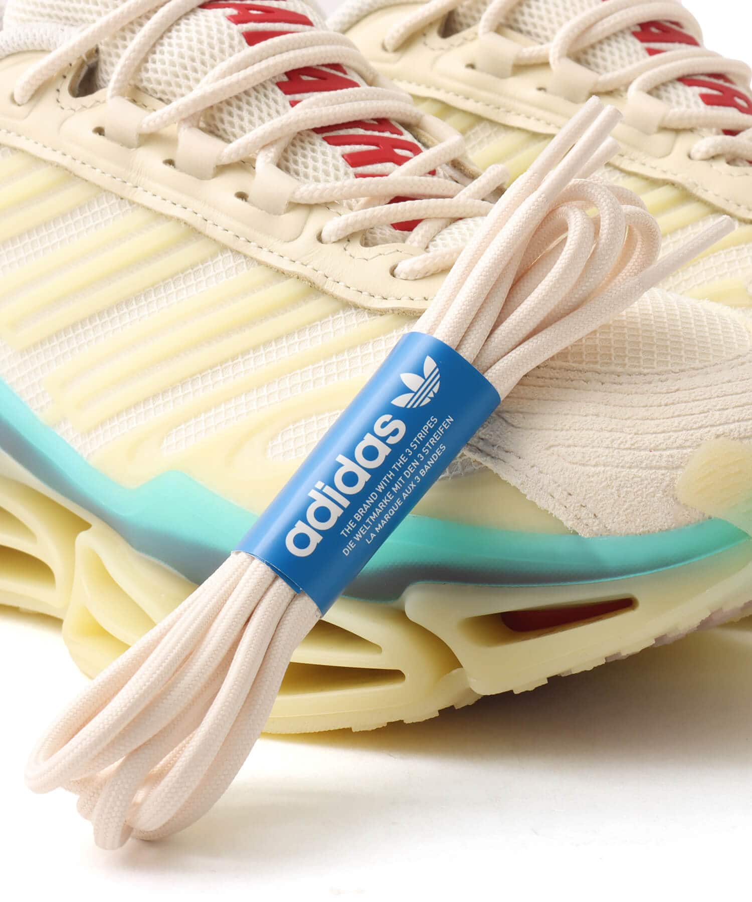 adidas Chavarria Megaride AG CREWHT/WARVAN/POWREDの画像