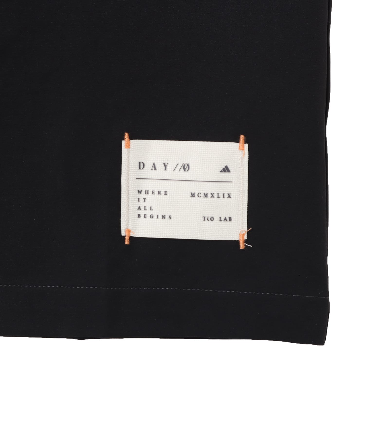 adidas DAY//Ø WOVEN SHIRT U ブラックの画像