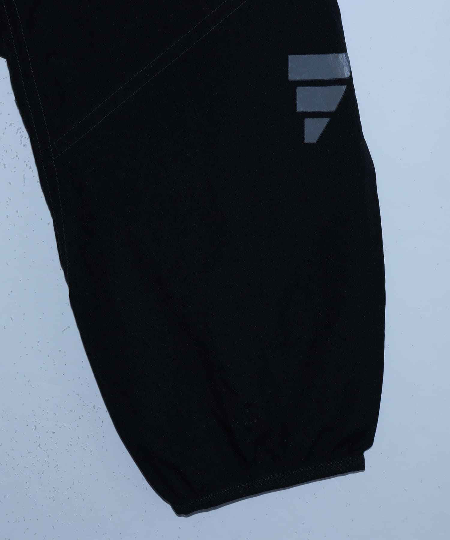 adidas DAY//Ø WOVEN JACKET M ブラックの画像