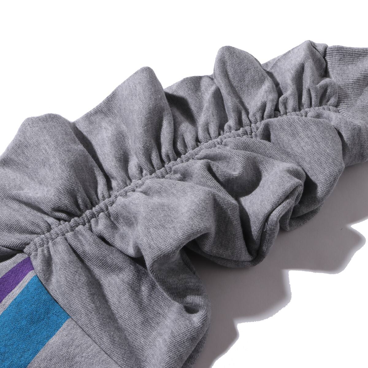atmos pink LOVEロゴ 袖絞り スウェット GRAYの画像