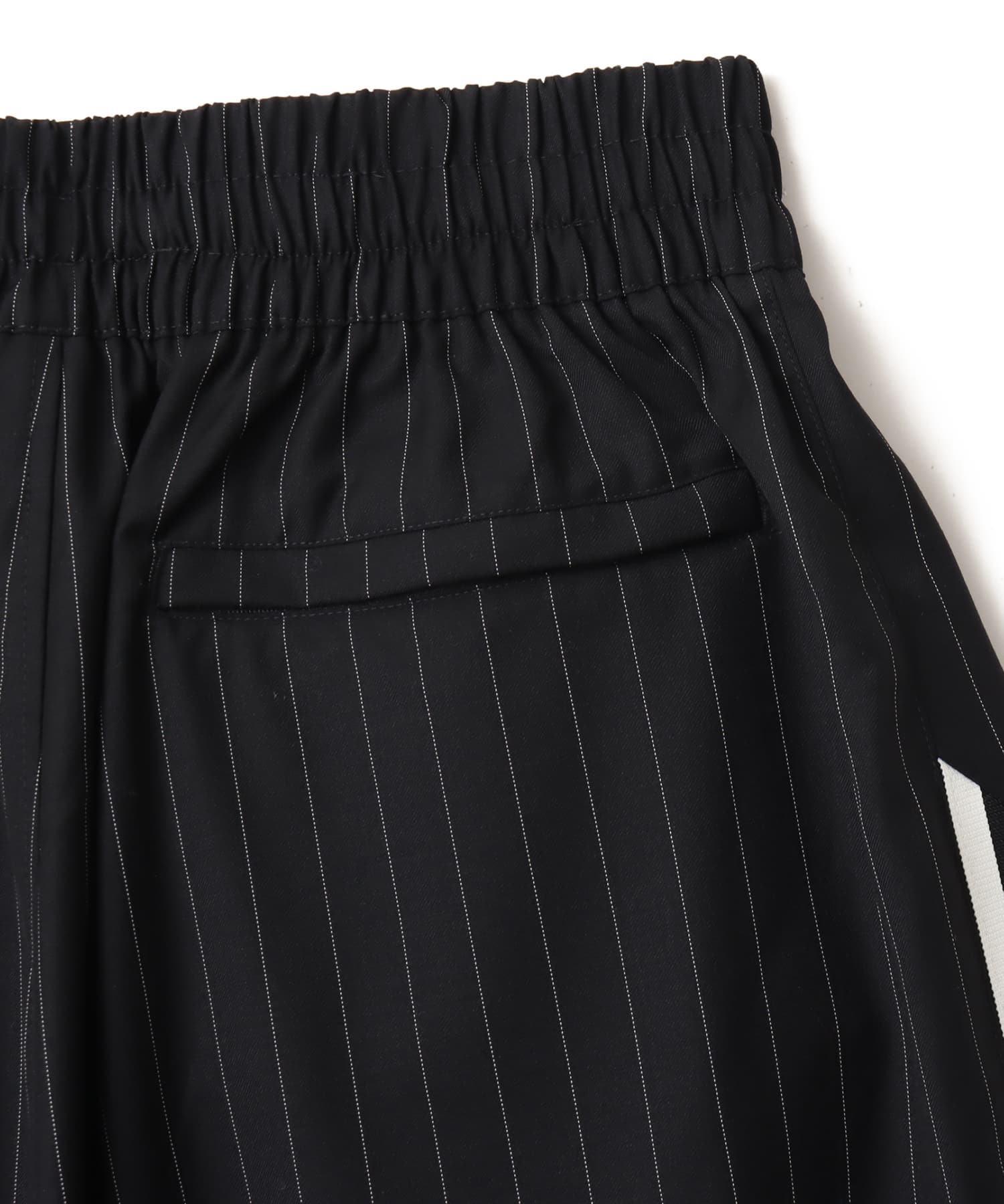 adidas CHAVARRIA PINSTRIPE LONG SHORT ブラック/ホワイト