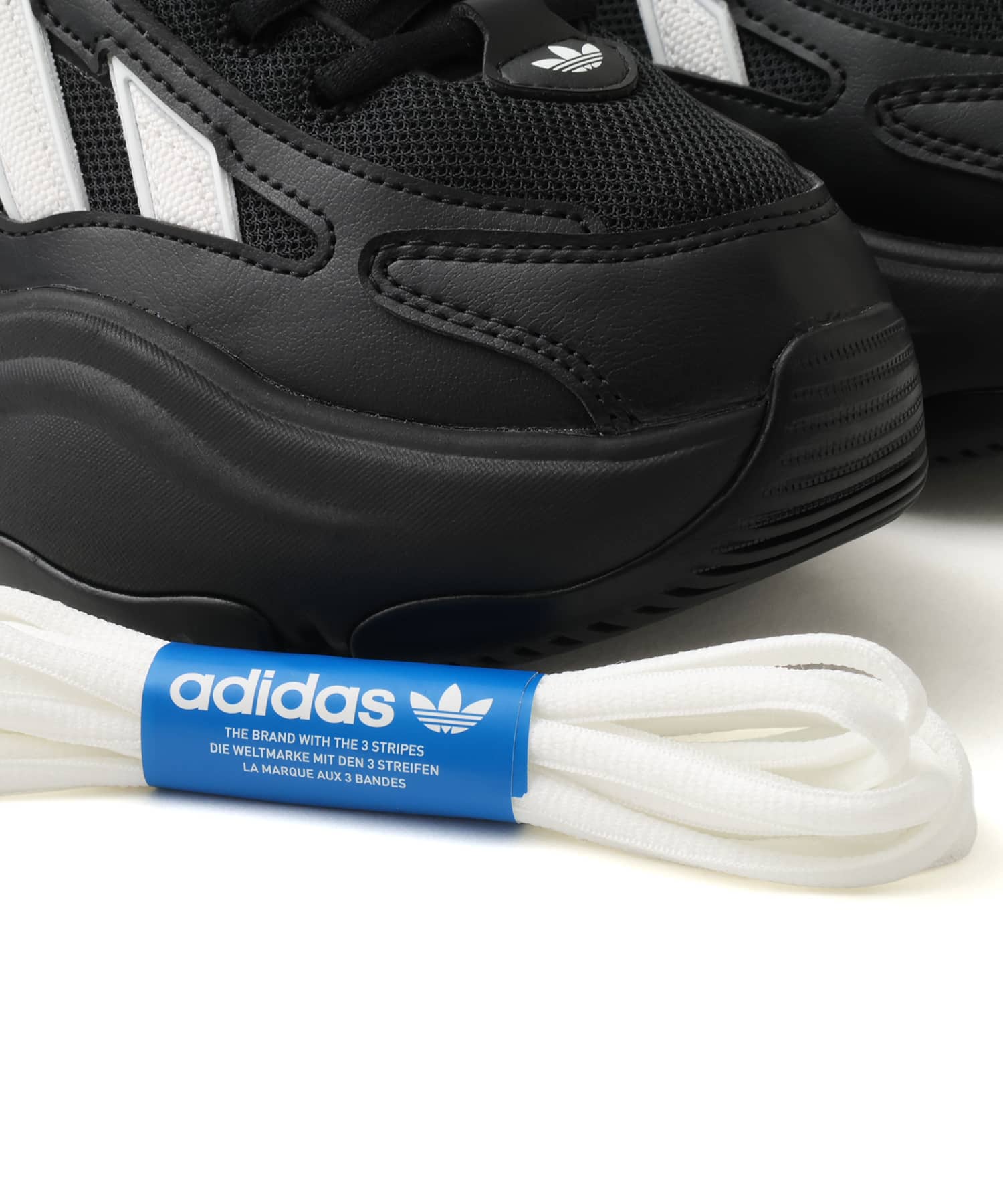 adidas OZGAIA W CBLACK/FTWWHT/FTWWHTの画像