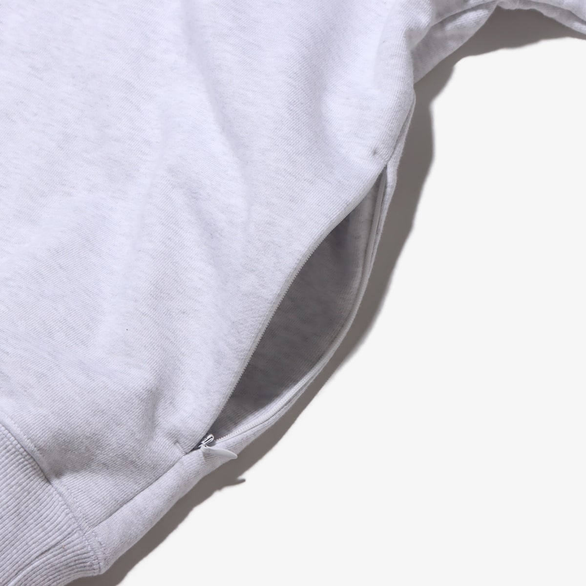 atmos Oval Logo Crewneck Sweatshirt GREYの画像