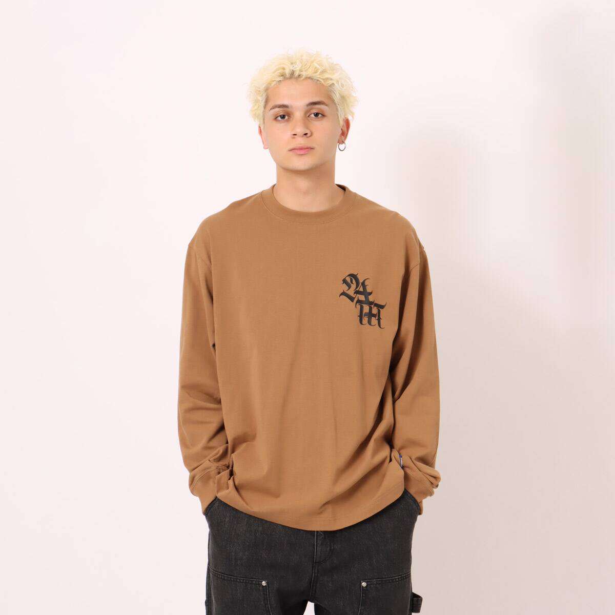 atmos New Old English LS T-Shirt BROWN の画像