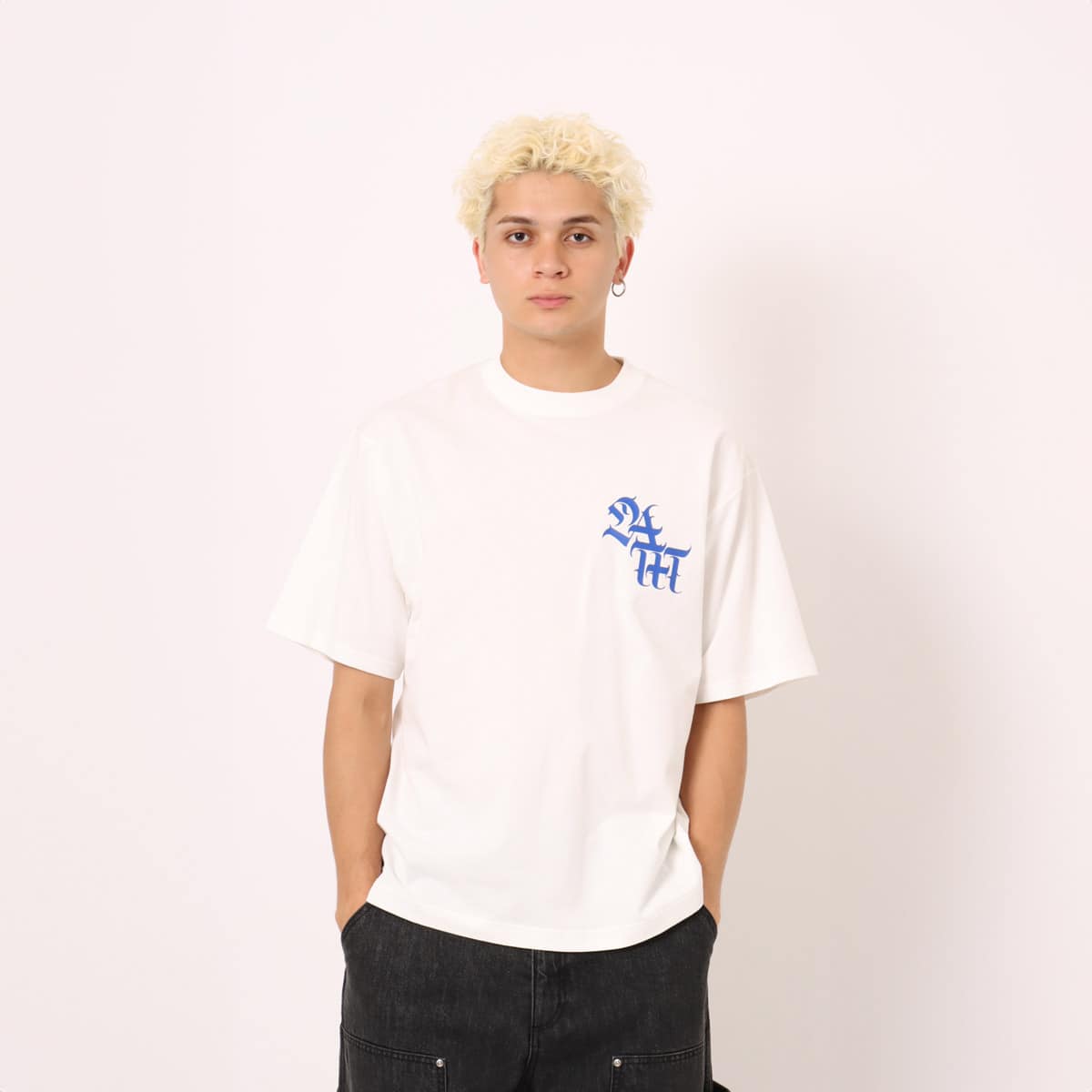 atmos New Old English T-Shirt WHITE の画像