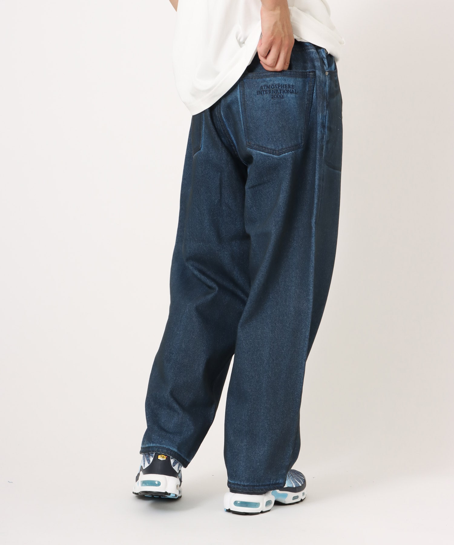 atmos Spray Print Baggy Denim Pants BLUEの画像