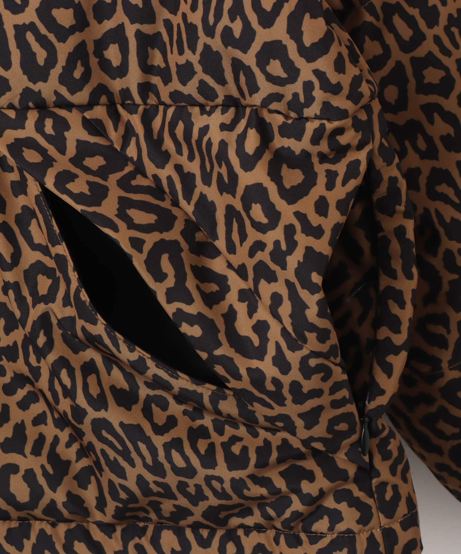 atmos Down Jacket BROWNの画像