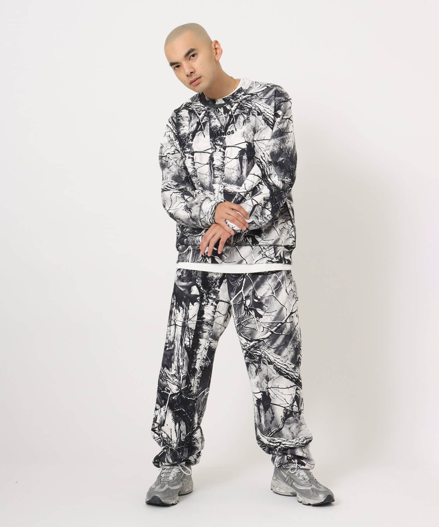 atmos Embroidery Classic Logo Crew Neck Sweatshirt BLACK CAMOUFLAGEの画像