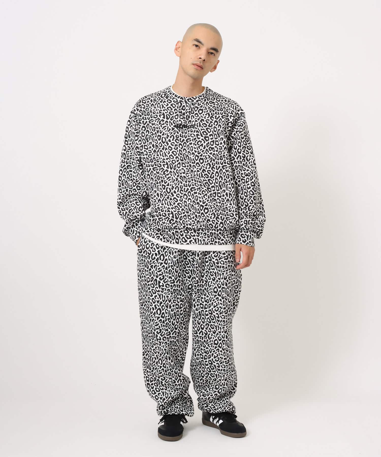 atmos Embroidery Classic Logo Crew Neck Sweatshirt BLACK LEOPARDの画像