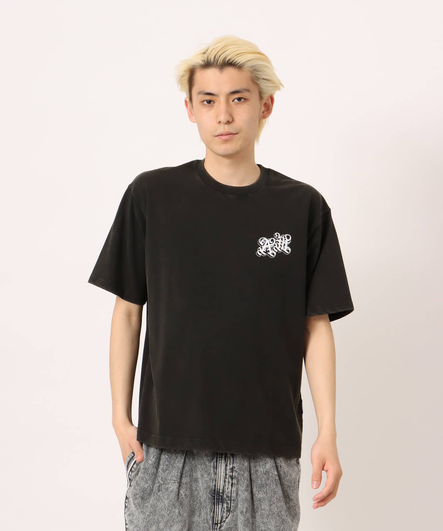 atmos New Old English Logo T-Shirt BLACKの画像