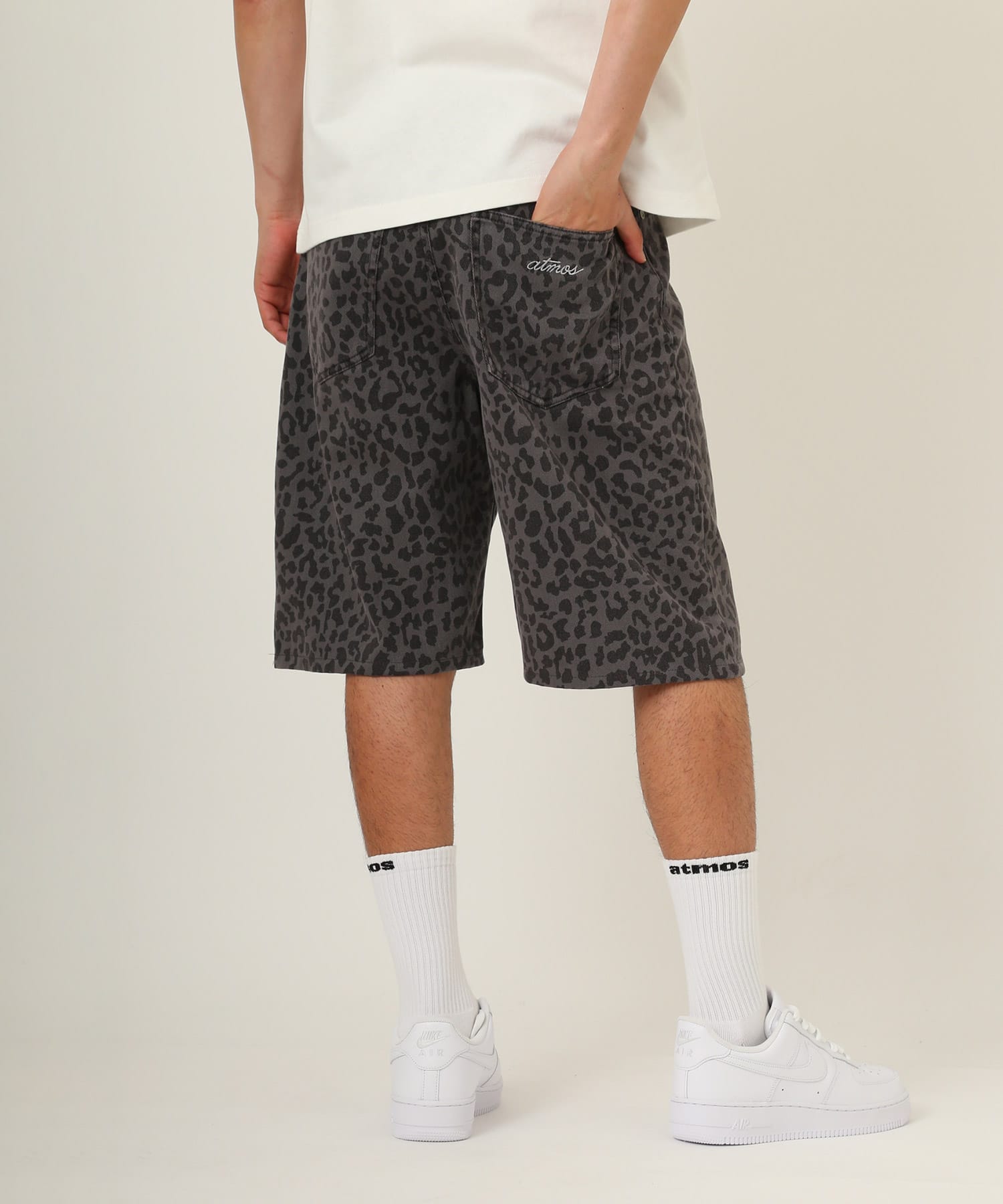 atmos Leopard Pattern Baggy Shorts LIGHT BLACKの画像