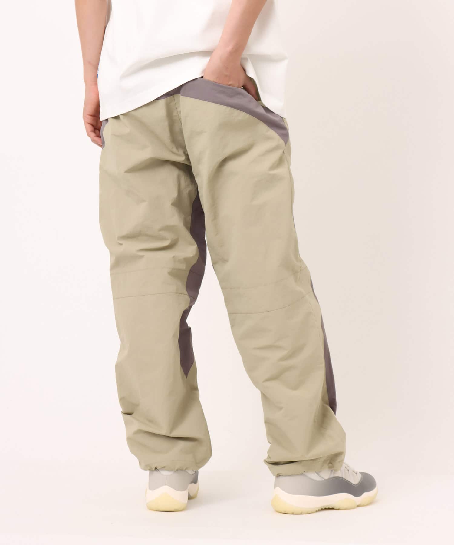 atmos Bicolor Track Pants BEIGEの画像