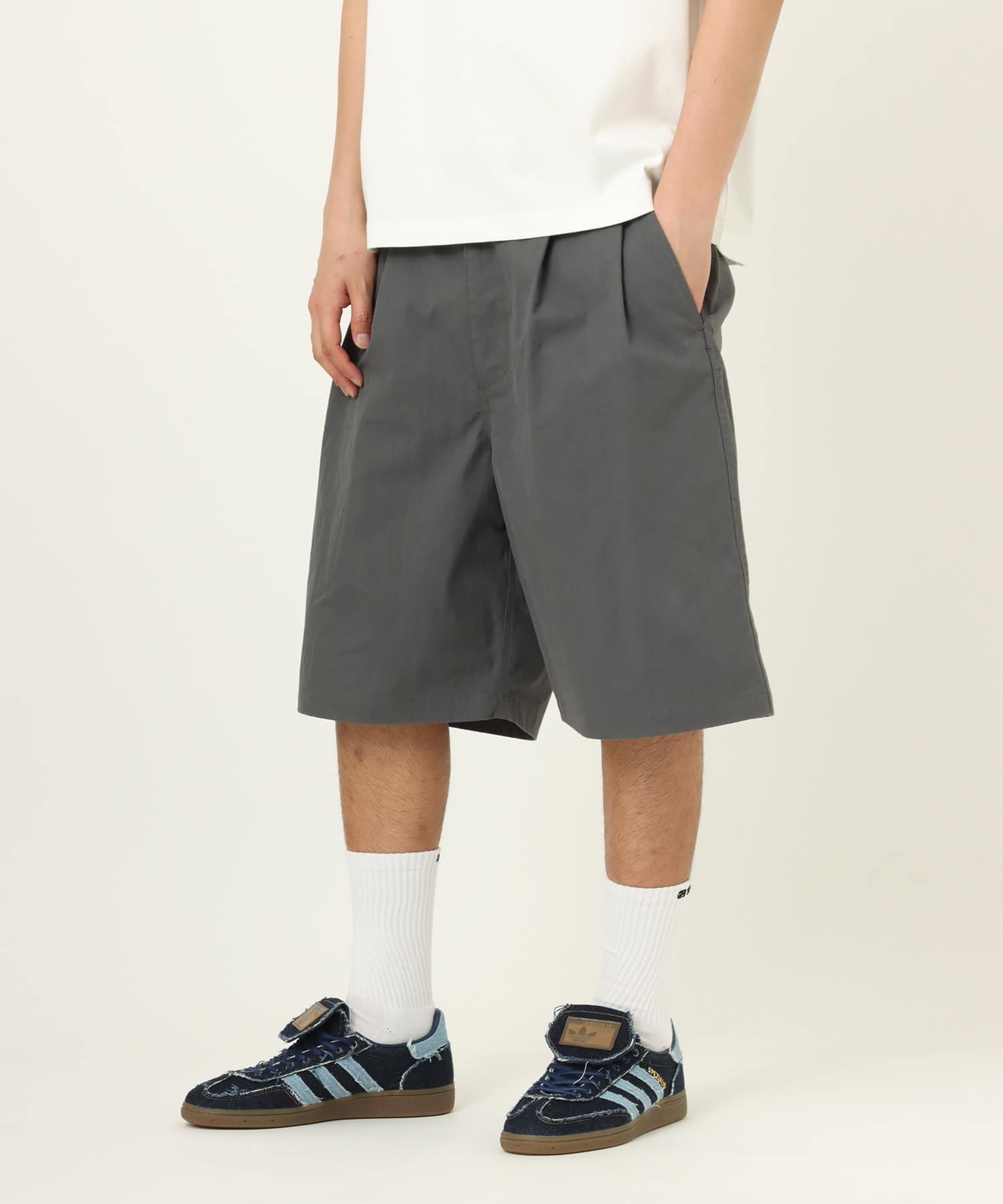 atmos 2-Tuck Baggy Shorts GRAYの画像
