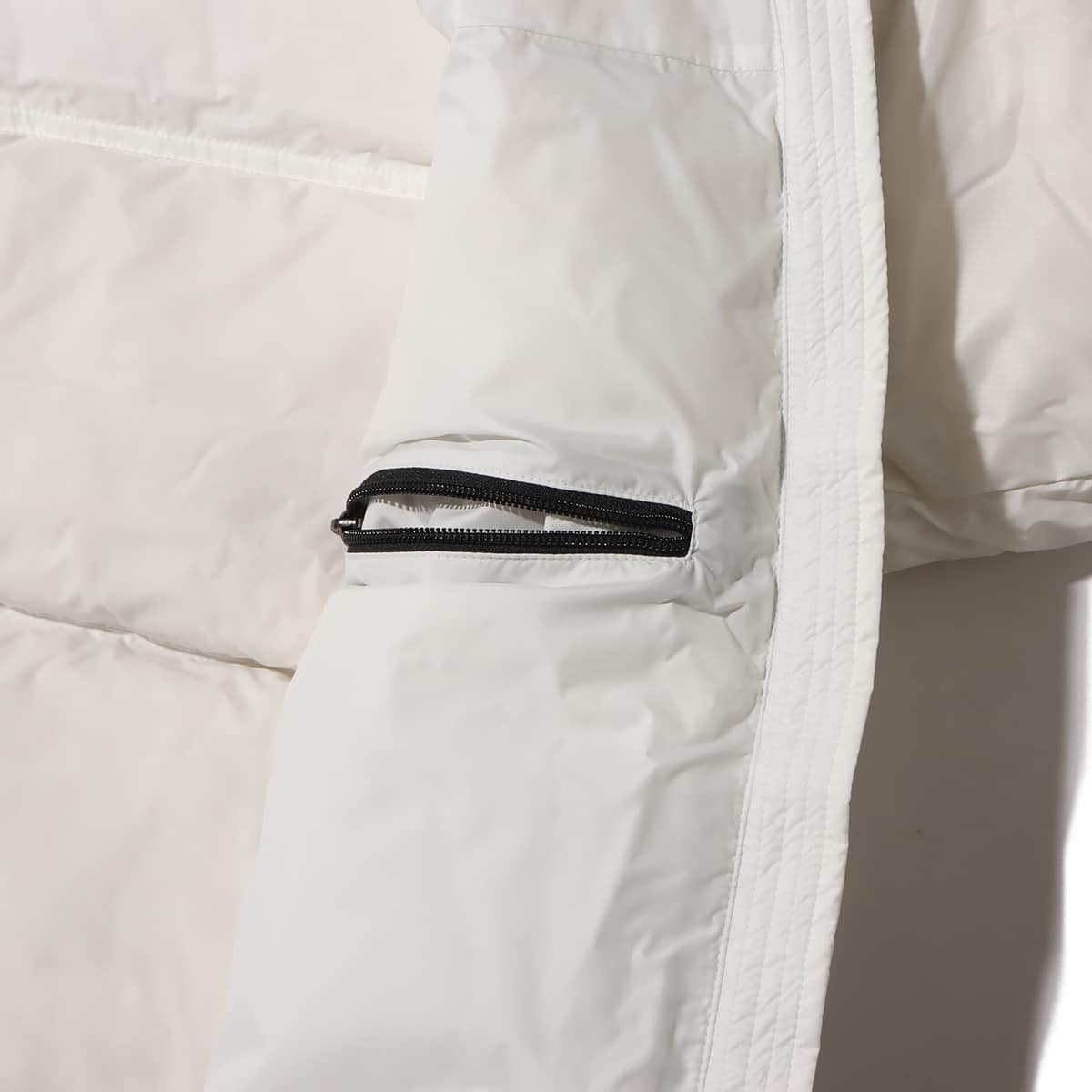 THE NORTH FACE UNDYED NUPTSE JACKET アンダイドの画像