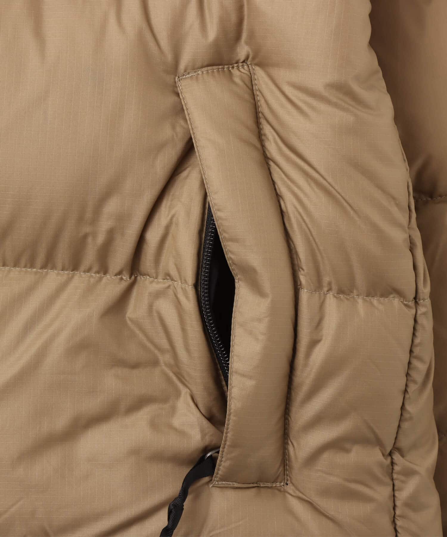 THE NORTH FACE Womens Short Nuptse Jacket ブラックxクラシックカーキの画像