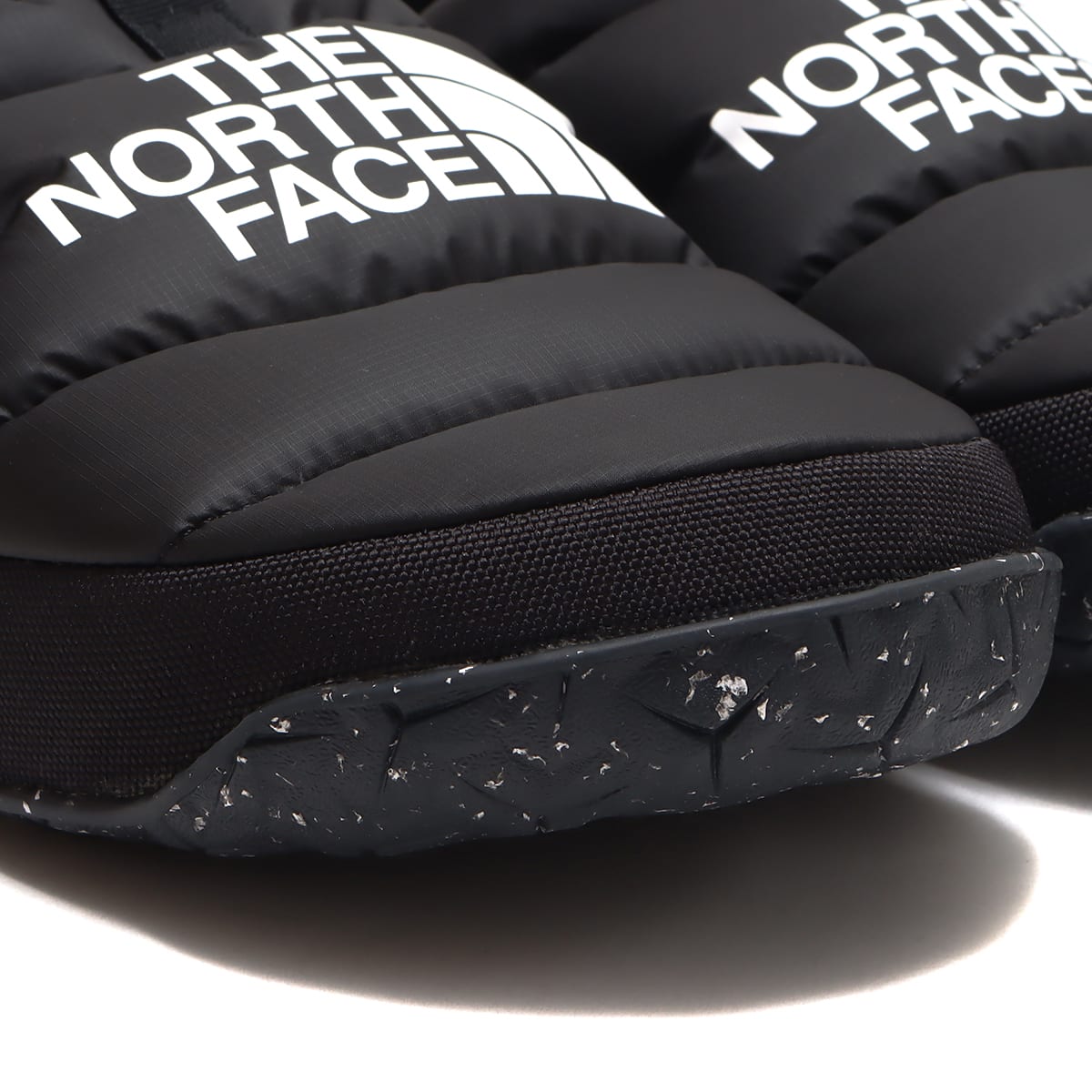 THE NORTH FACE NUPTSE DOWN MULE TNFブラック×TNFホワイト 22FW-Iの画像